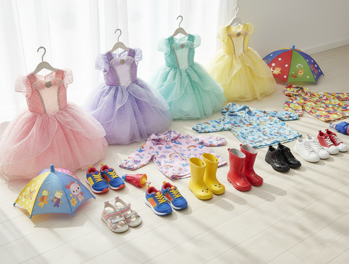kids princess dresses not those ones and kids shoes, sport shoes, sandals etc the umbrellas should be smaller and colorful, they are for kids pretty please